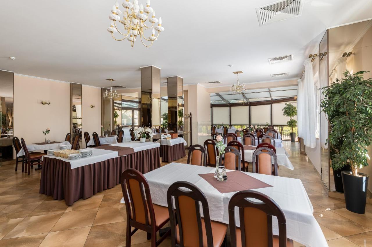 Hotel Ruczaj Krasków Eksteriør bilde